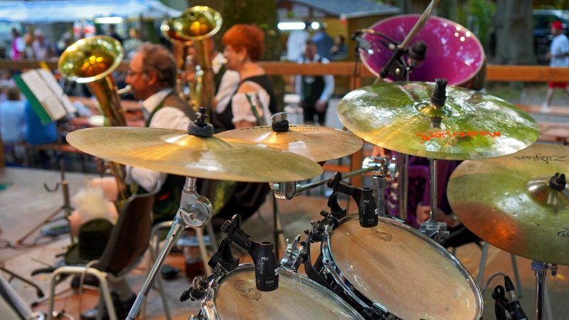 Schlagzeug beim Heimatfest im Luitpoldpark Schwabmünchen am 31. Juli 2022